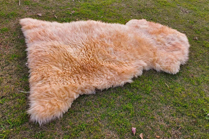 Natural Sheepskin Fur – Ivory