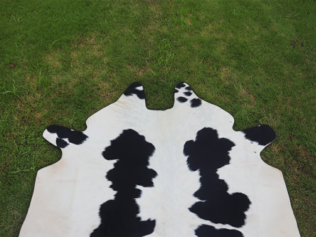Black and White Hereford Cowhide Rug