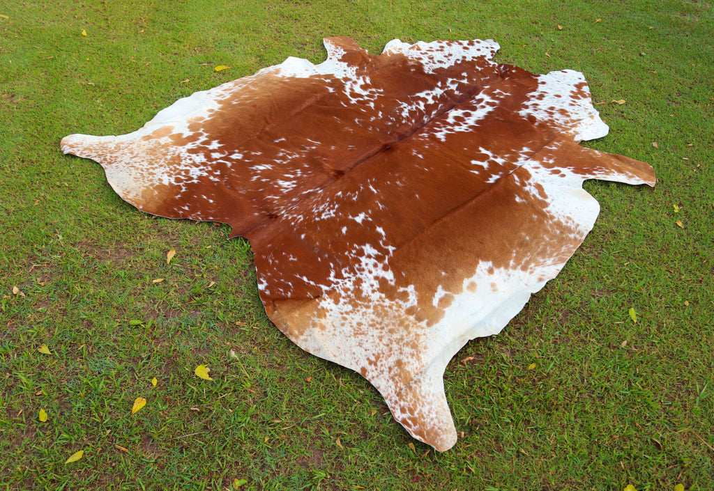 Tan And White Cowhide Rugs Style 07