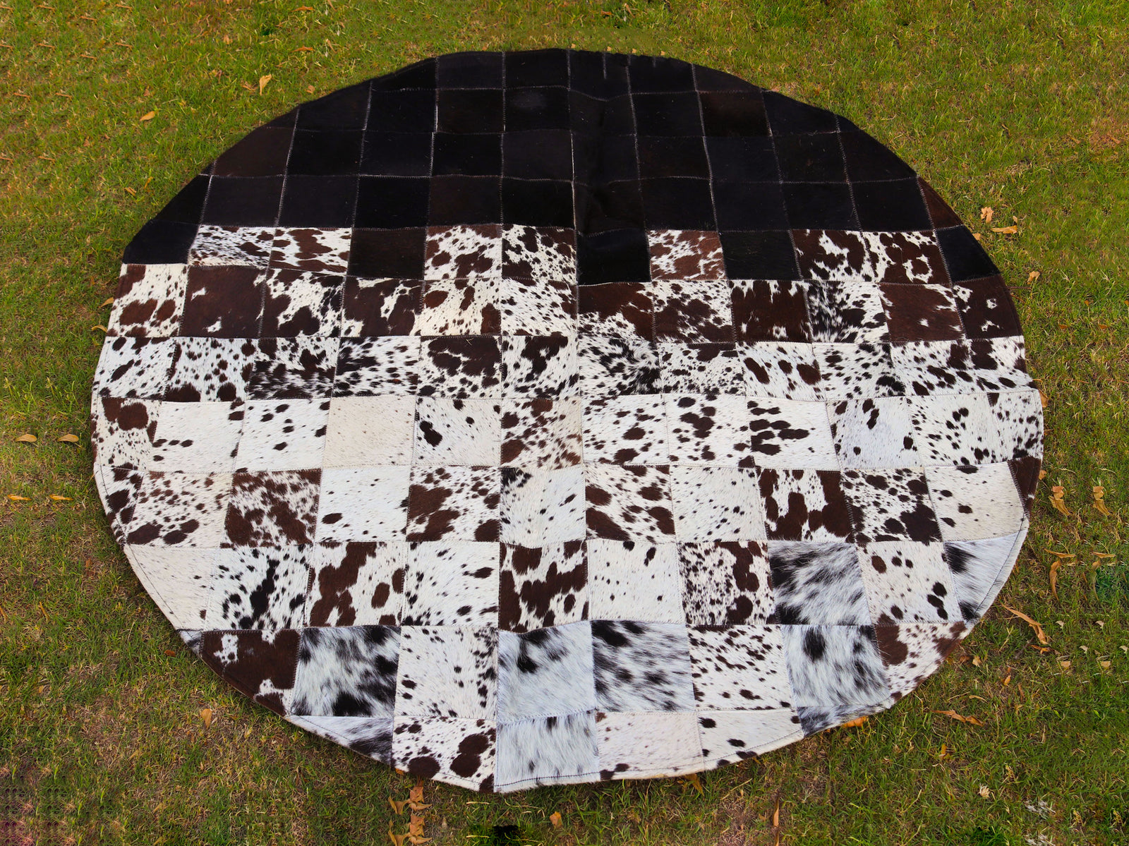 Circular Tricolor Hair On Patchwork Rug – Designer Rug