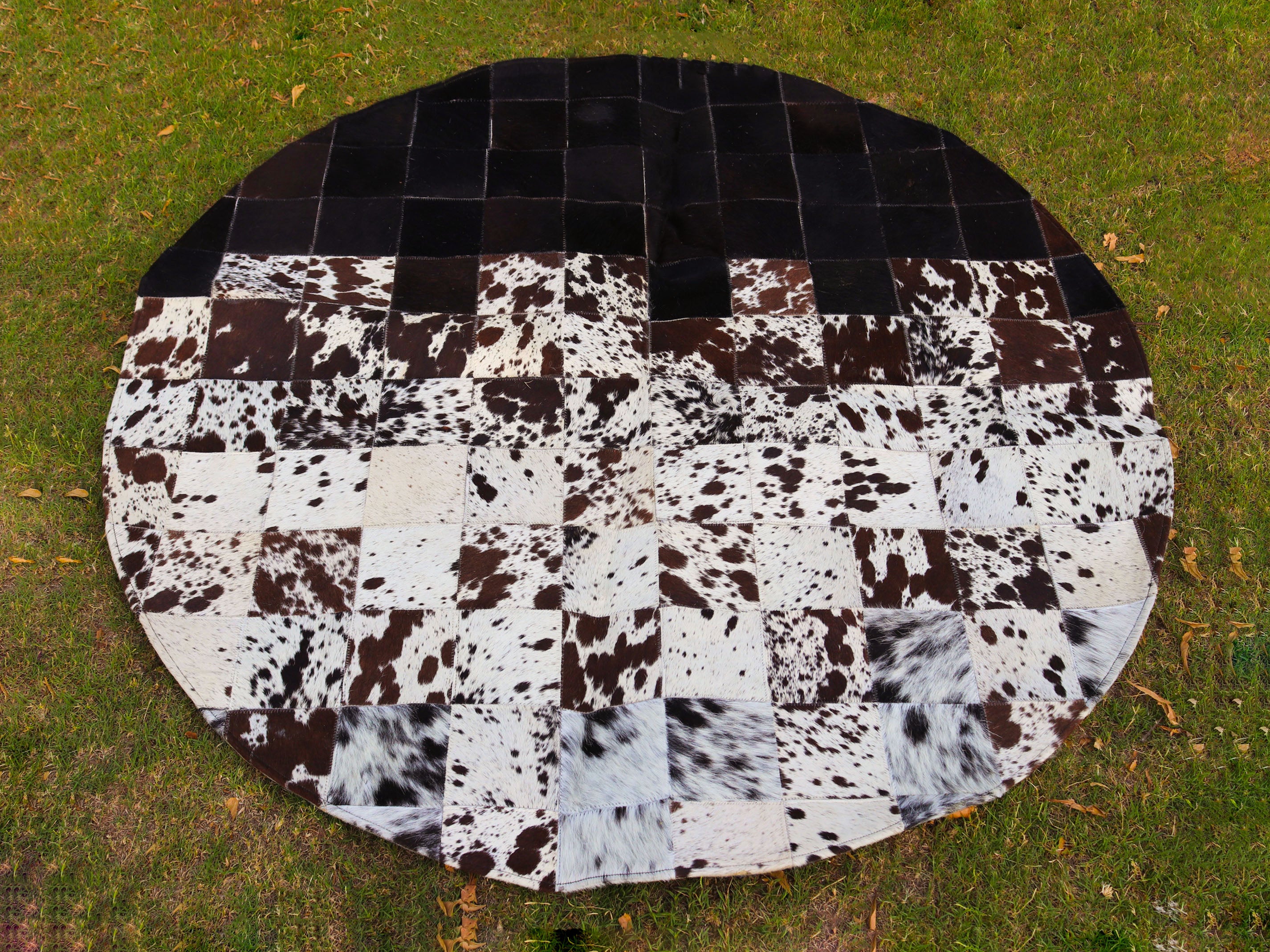 Circular Tricolor Hair On Patchwork Rug – Designer Rug