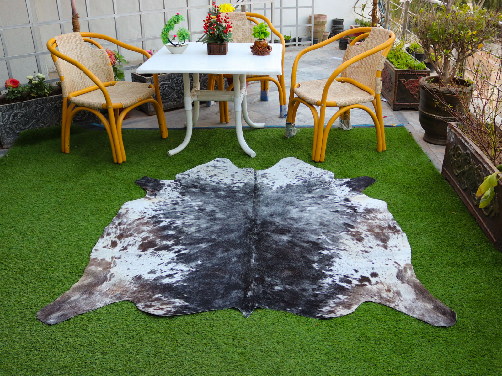 Black and White Cowhide Rug in Salt and Pepper Print