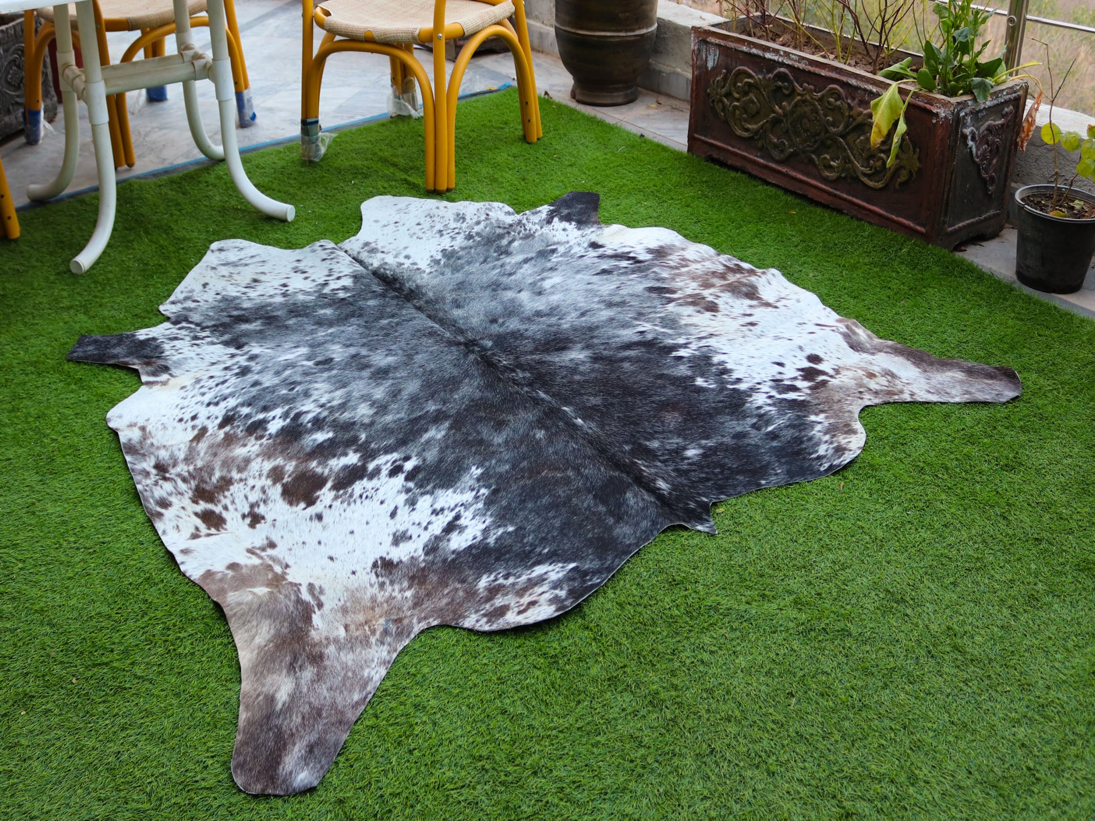 Black and White Cowhide Rug in Salt and Pepper Print