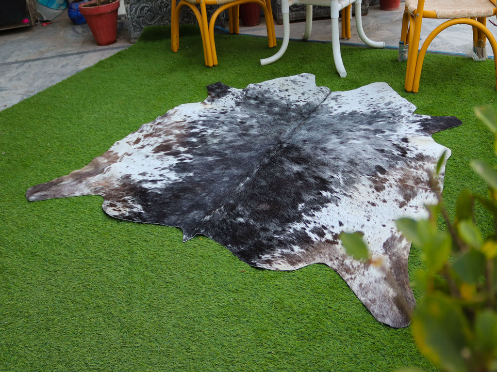 Black and White Cowhide Rug in Salt and Pepper Print