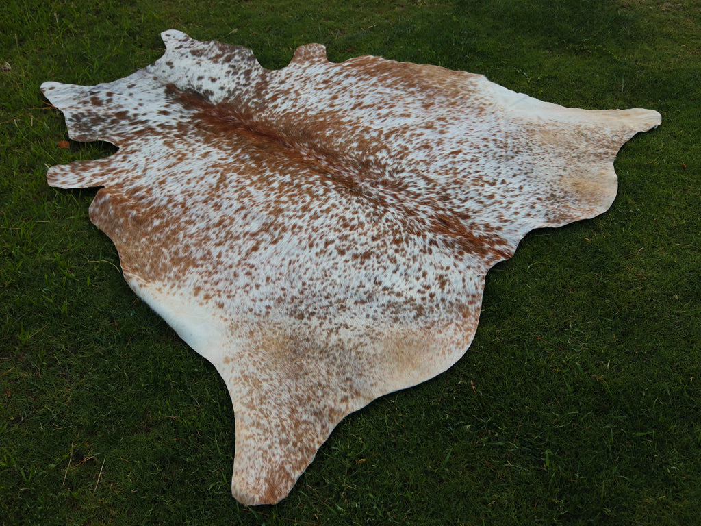 Salt and Pepper Print Cowhide Rug in Beige and White Color